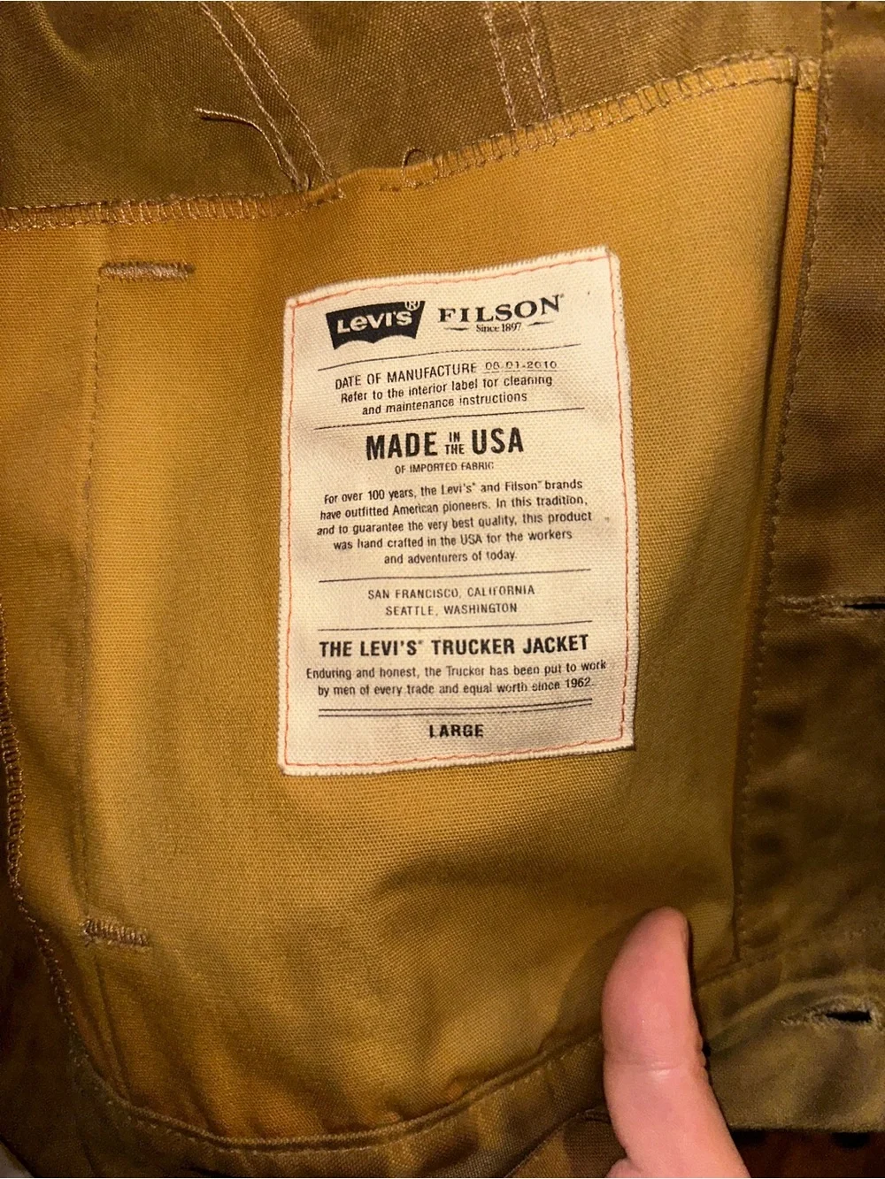 *RARE* LEVI x FILSON TAN WAXED TYPE III TRUCKER JACKET - LARGE